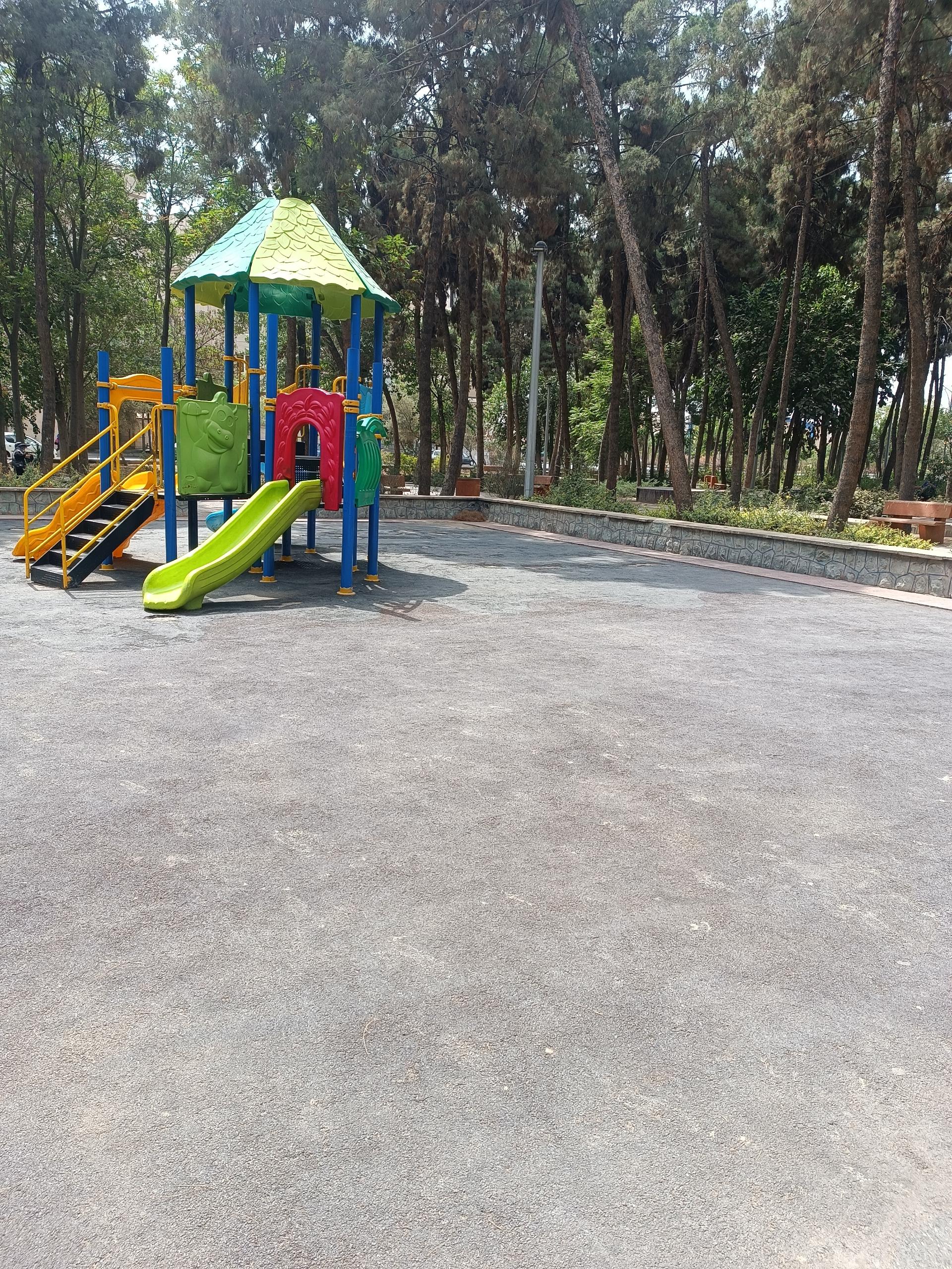 عکس زمین بازی بوستان دانش