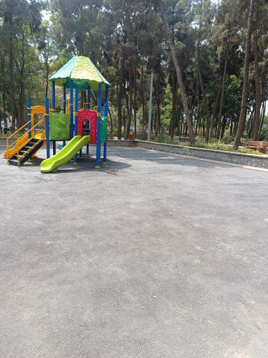 عکس زمین بازی بوستان دانش