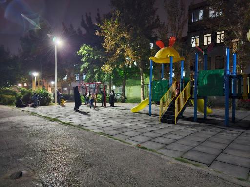 عکس زمین بازی پارک گلها