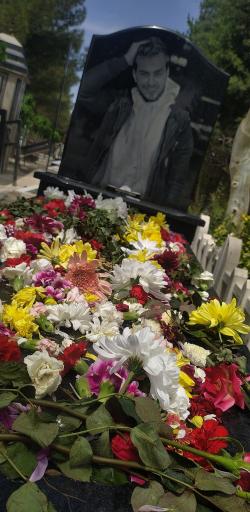 عکس آرامگاه حمیدرضا روحی