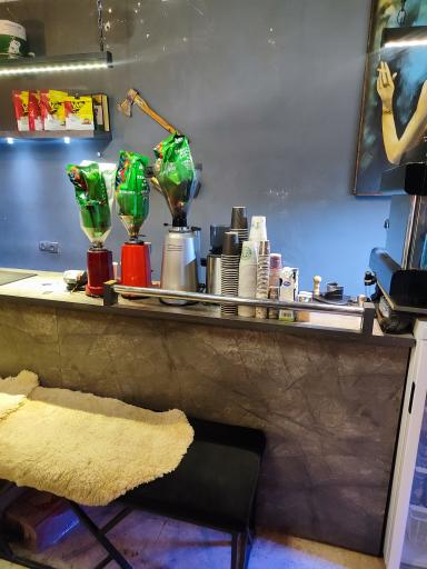 عکس کافه قهوه ایلوم