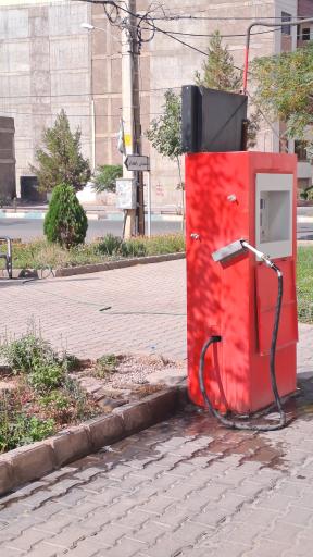 عکس عابر آب نوشیدنی