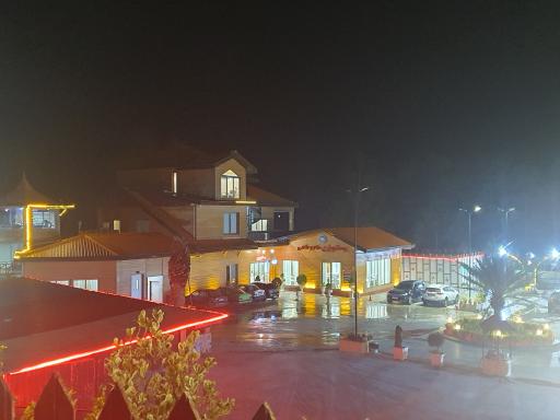 عکس رستوران ماه و ماهی