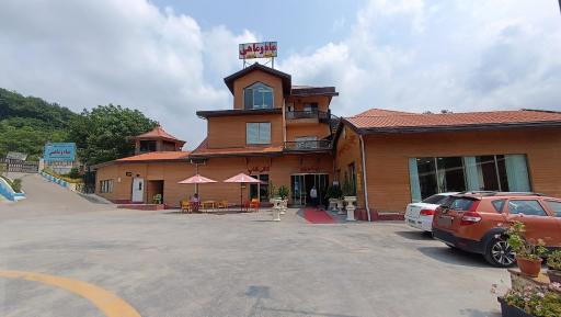 عکس رستوران ماه و ماهی