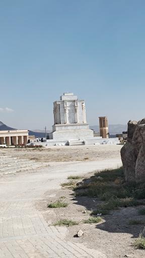 عکس ورودی پارک ملل ملایر