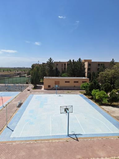 عکس زمین بسکتبال خوابگاه 