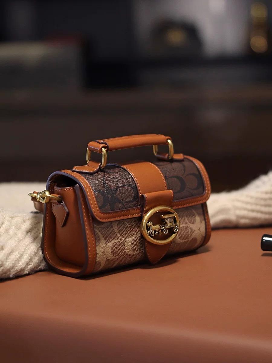 عکس فروشگاه کیف و کفش چرم هرسین