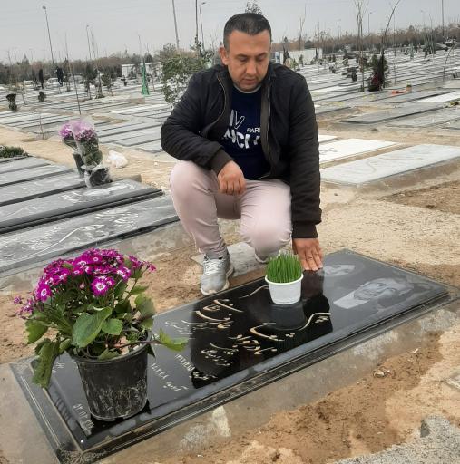 عکس اقبال پناهی قطعه ٣٢٧