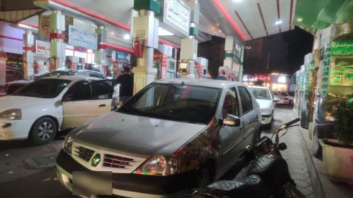 عکس پمپ بنزین معلم جایگاه 114