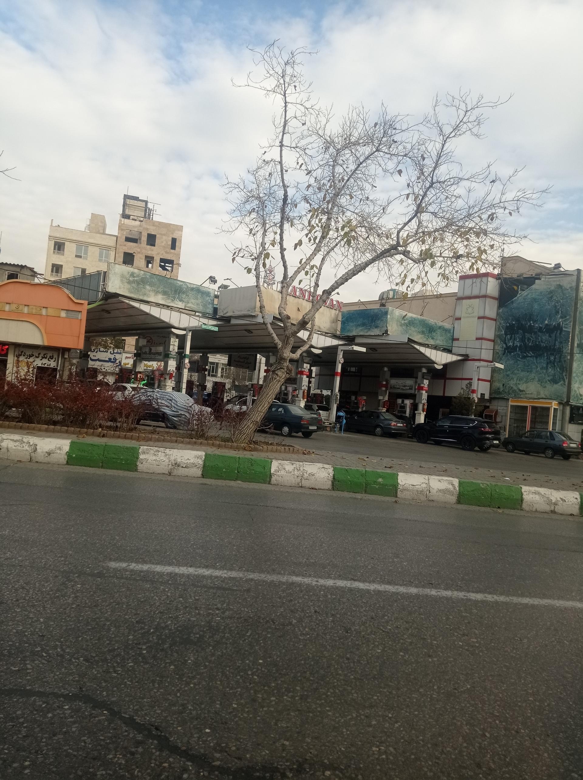 عکس پمپ بنزین معلم جایگاه 114