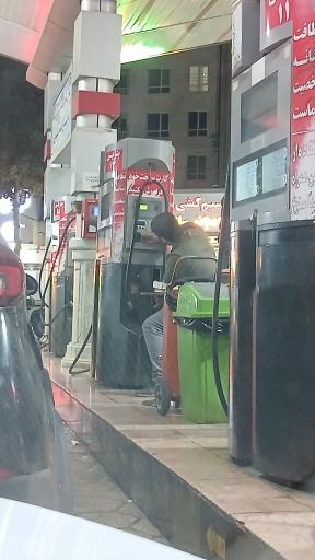 عکس پمپ بنزین معلم جایگاه 114