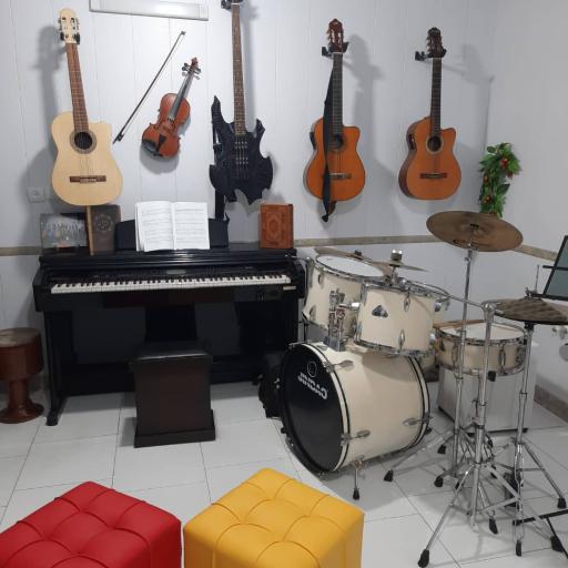عکس آموزشگاه موسیقی ترانه باران