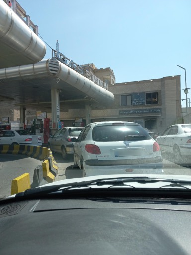 عکس پمپ بنزین زنگنه