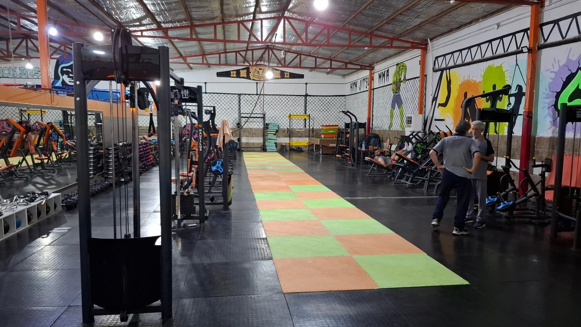 عکس مجموعه ورزشی کماندو