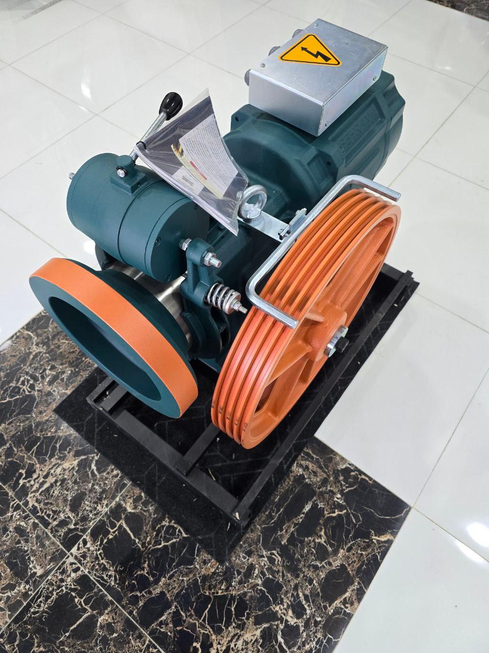 عکس آسانسور به صنعت