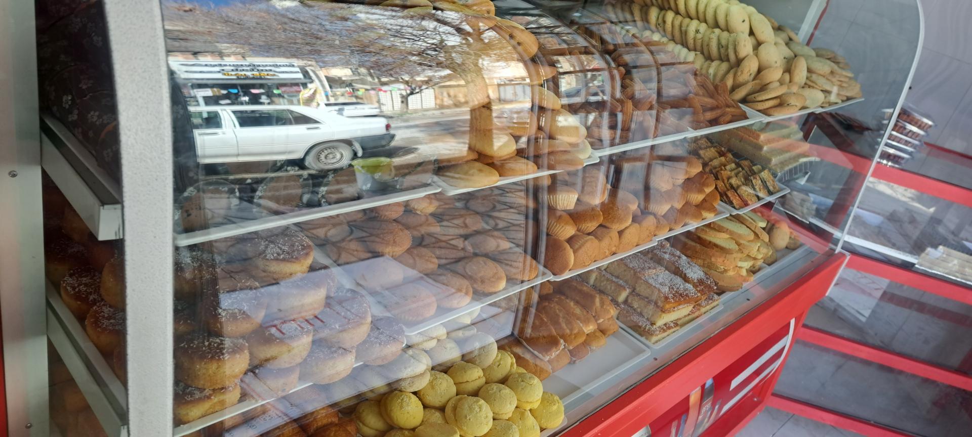 عکس شیرینی فروشی ژیکان