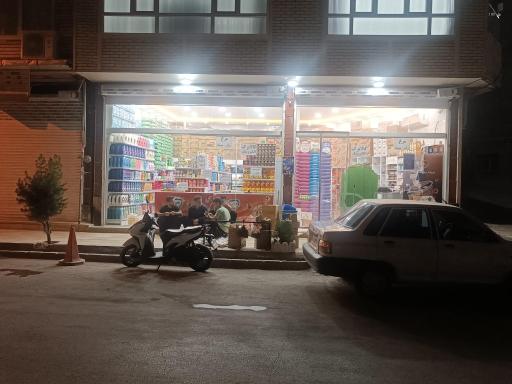 عکس فروشگاه موادغذایی سالخورده 