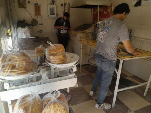 عکس نان محلی وکلوا فرهمند