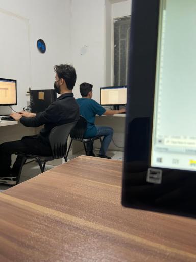 آموزشگاه زبان و کامپیوتر ذهن پویا