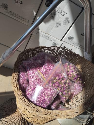 عکس فروشگاه گلاب و عرقیات خاندایی