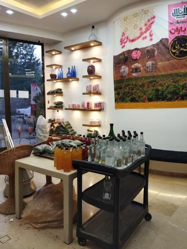 عکس فروشگاه گلاب و عرقیات خاندایی