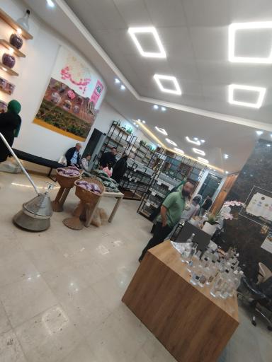 عکس فروشگاه گلاب و عرقیات خاندایی
