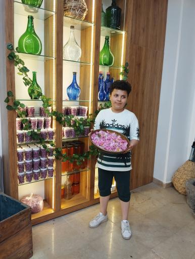 عکس فروشگاه گلاب و عرقیات خاندایی