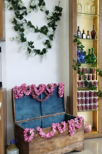 عکس فروشگاه گلاب و عرقیات خاندایی