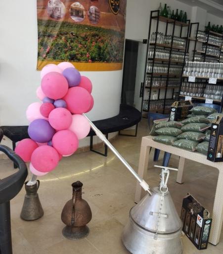 عکس فروشگاه گلاب و عرقیات خاندایی