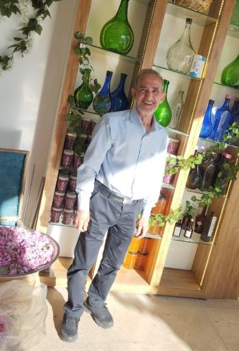 عکس فروشگاه گلاب و عرقیات خاندایی