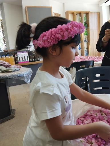 عکس فروشگاه گلاب و عرقیات خاندایی