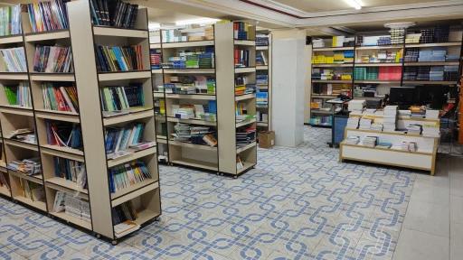 عکس کتاب فروشی حقوقی پاپیروس