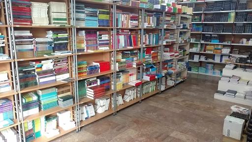 عکس کتاب فروشی حقوقی پاپیروس