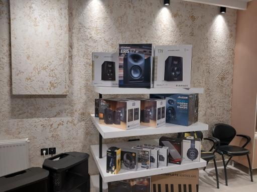 عکس فروشگاه کاسپین آوا