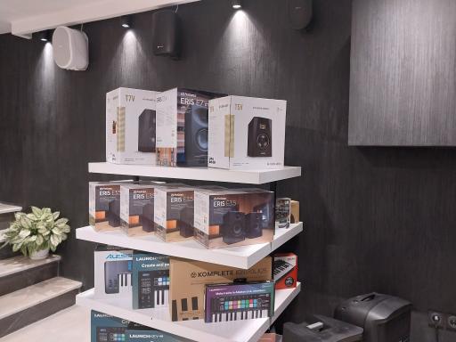 عکس فروشگاه کاسپین آوا