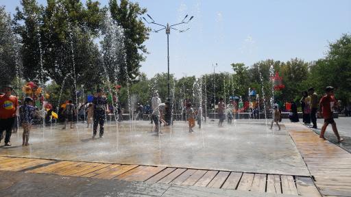 عکس آبنمای بازی کودکان