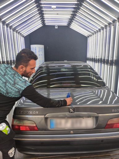 عکس کارشناسی رنگ و فنی خودرو و موتور سیکلت محک