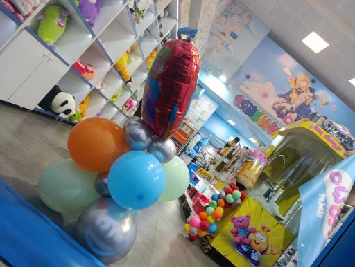 عکس فروشگاه اسباب بازی رنگین کمان