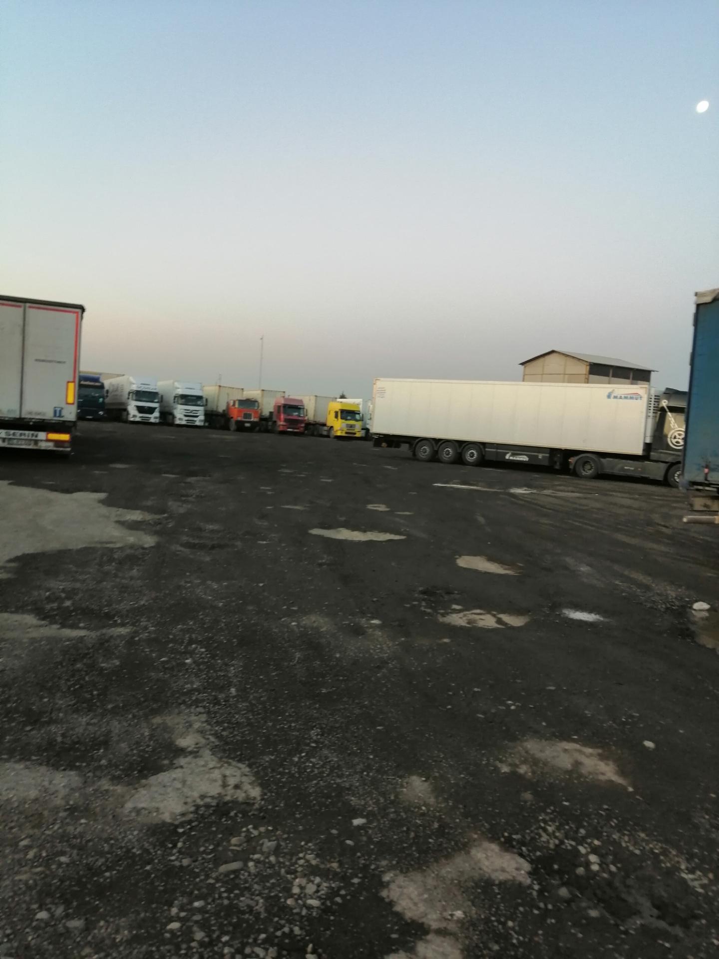 عکس پارکینگ و دپوی کالای مفاخری (انبار شهریار)