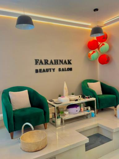 عکس سالن زیبایی فرحناک