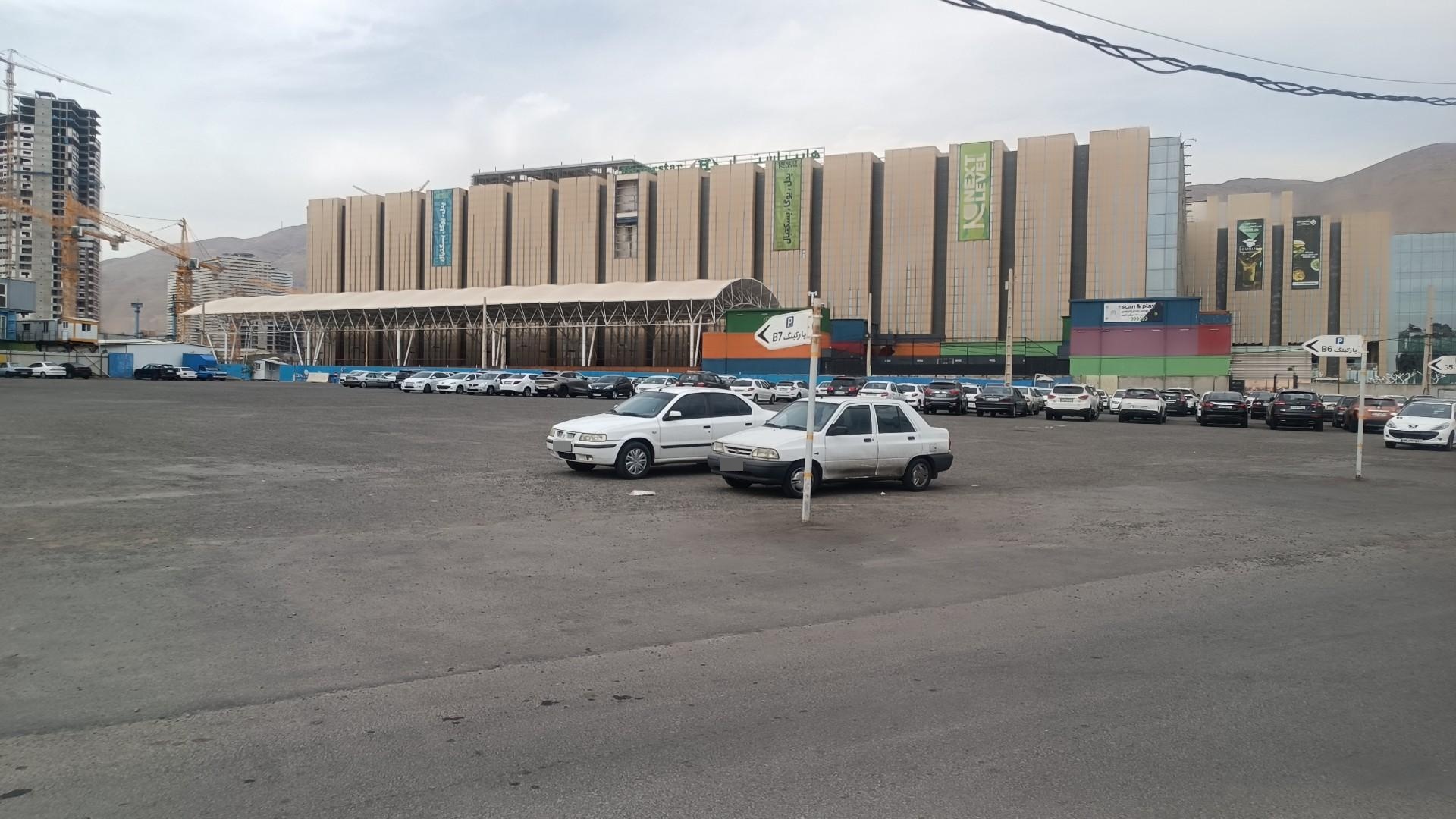 عکس پارکینگ روباز ایرانمال