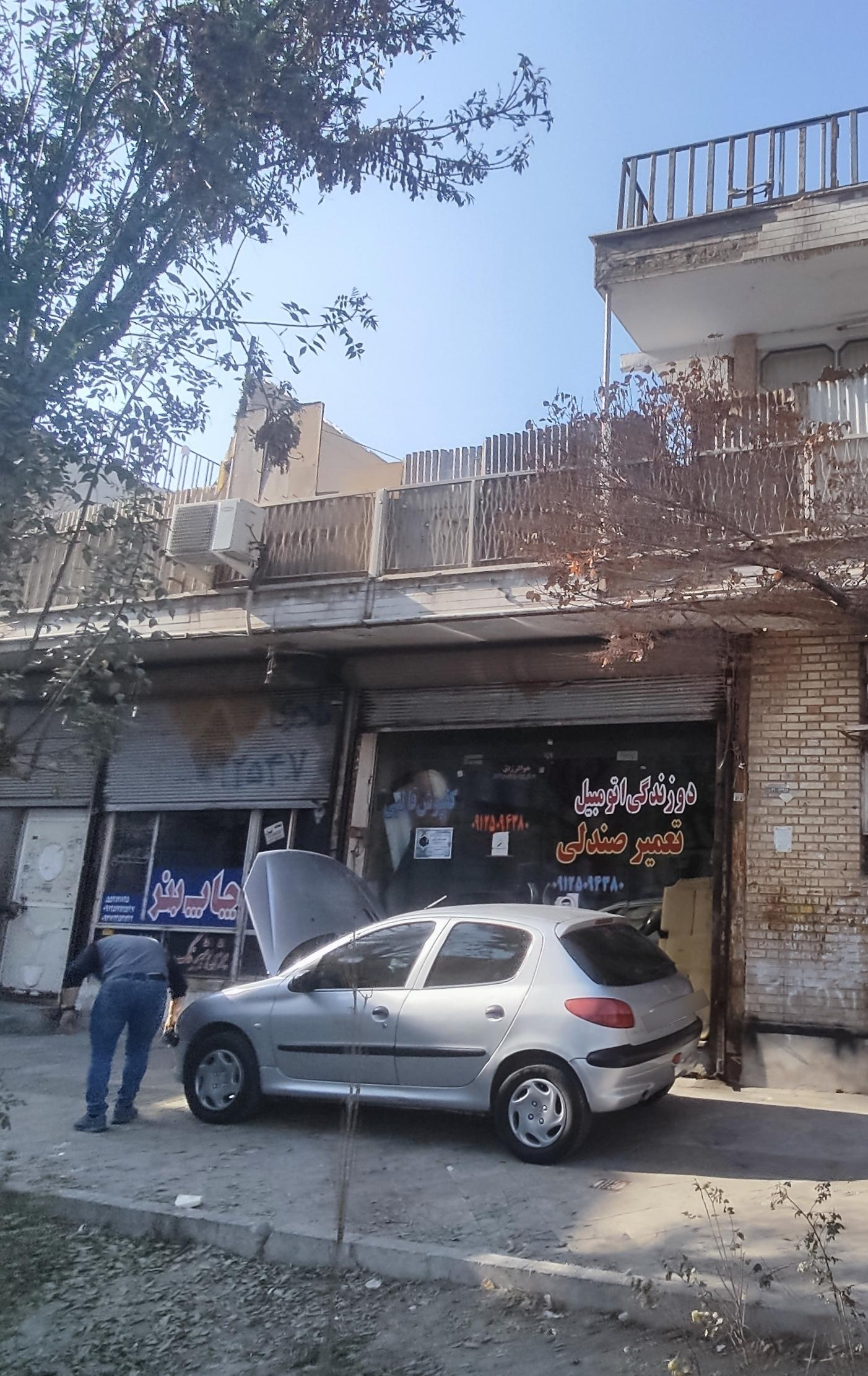 عکس دوزندگی اتومبیل و تعمیر صندلی