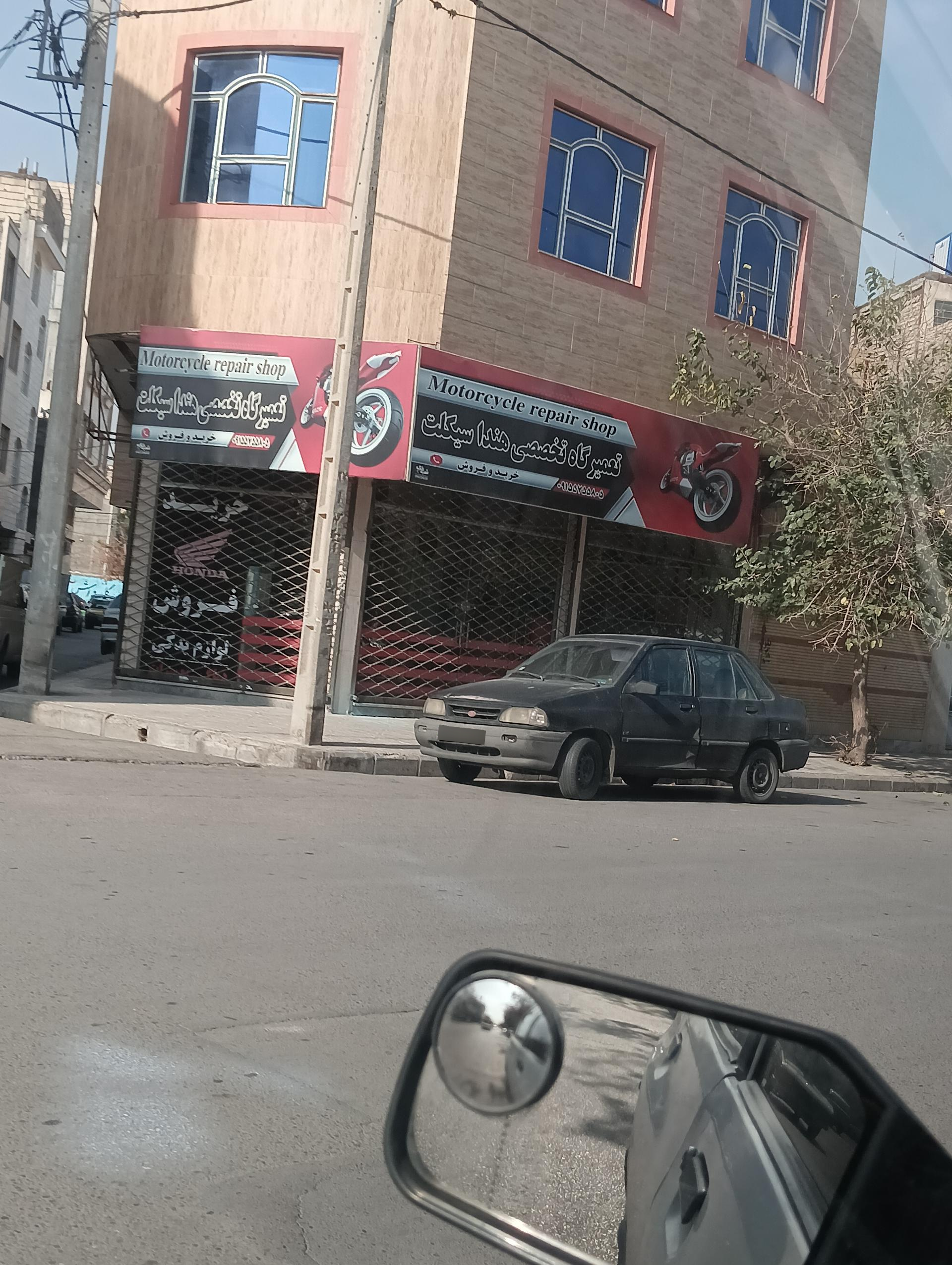 عکس تعمیرگاه موتور سیکلت 