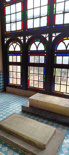 عکس آرامگاه پروفسور علیرضا شاپور شهبازی