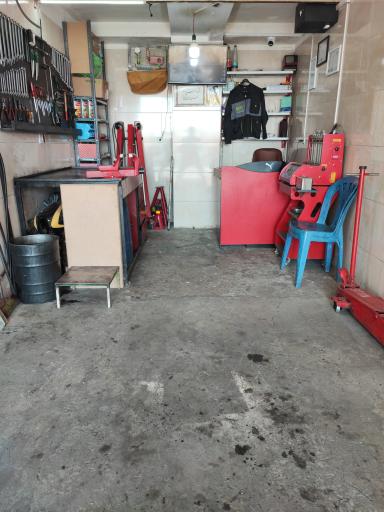 عکس تعمیرگاه یزدی