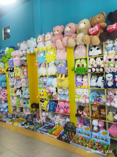 عکس فروشگاه اسباب‌بازی توی لوکس