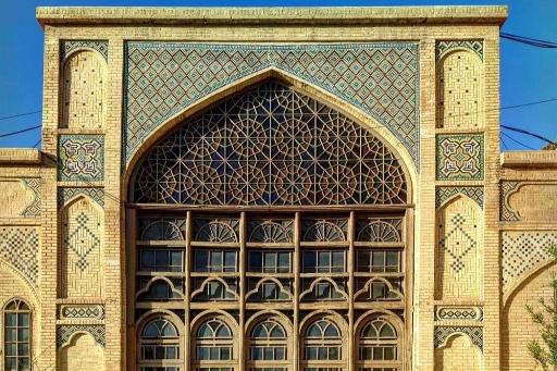 عکس آرامگاه پروفسور علیرضا شاپور شهبازی