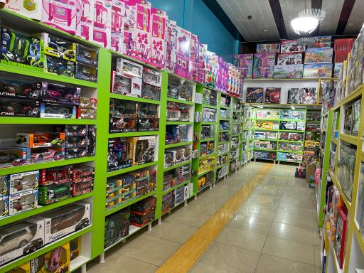 عکس فروشگاه اسباب‌بازی توی لوکس