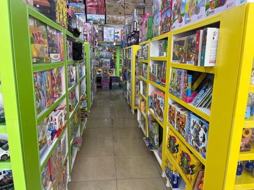 عکس فروشگاه اسباب‌بازی توی لوکس