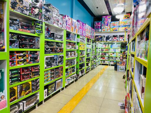 عکس فروشگاه اسباب‌بازی توی لوکس